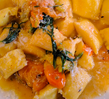 Oakleaf signature dishes Roast Pork Belly
Pappardelle Al Ragu
Plin Piemontese
